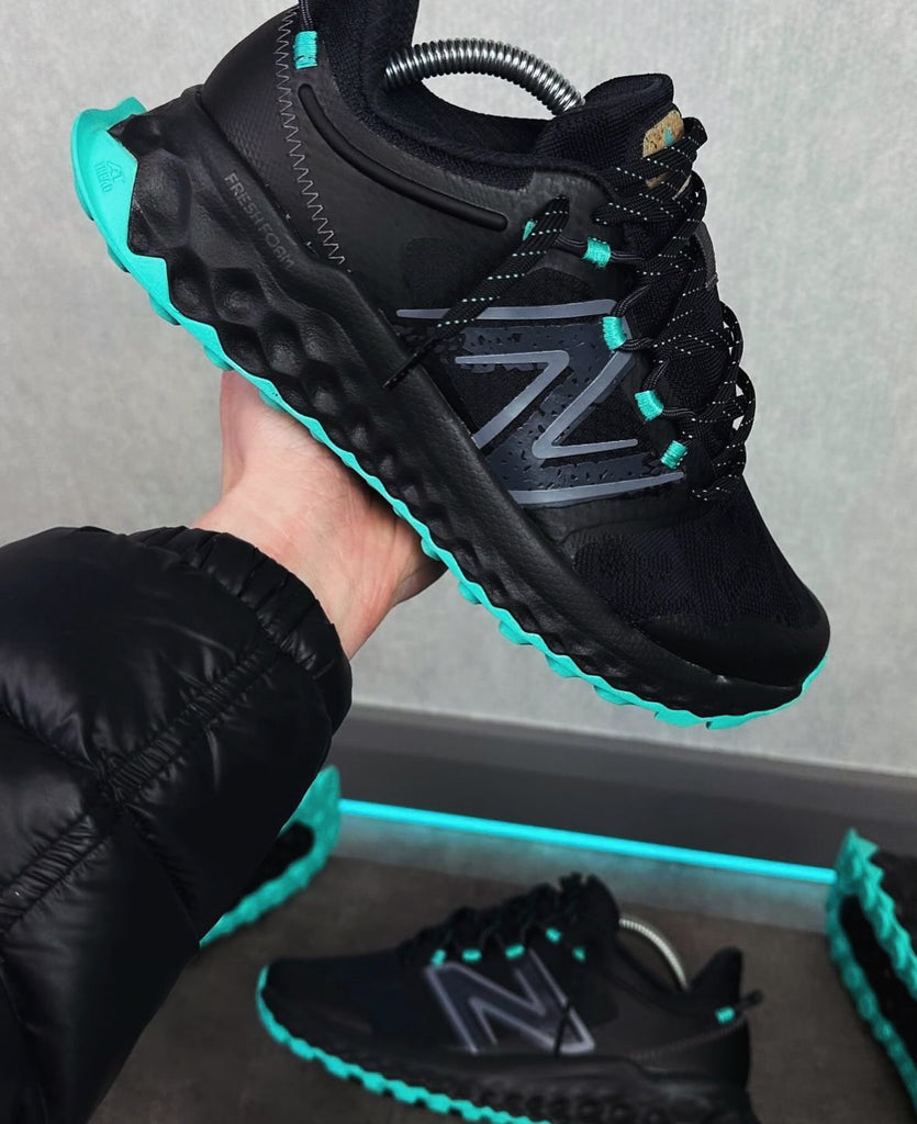 new Ba1an*e foam runners black aqua