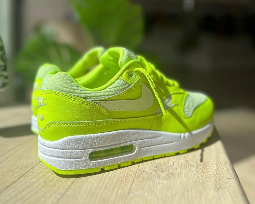 NIKE AIR MAX 1 VOLT