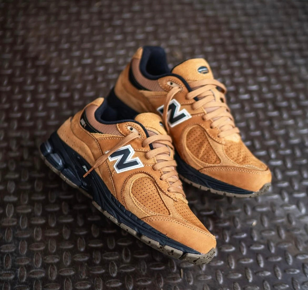 new Ba1an*e trainers brown black